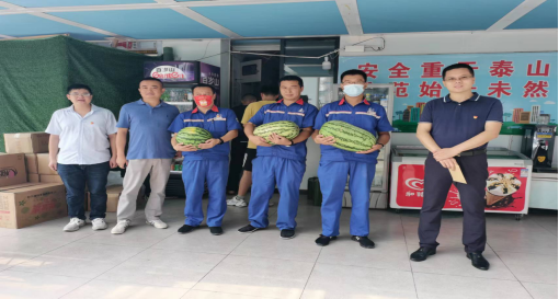 公司開展“關(guān)愛職工 送清涼”走訪慰問活動(圖1)