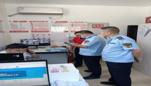 江油市市場監(jiān)管局到陳塘關(guān)加油站開展計量專項檢查(圖1)